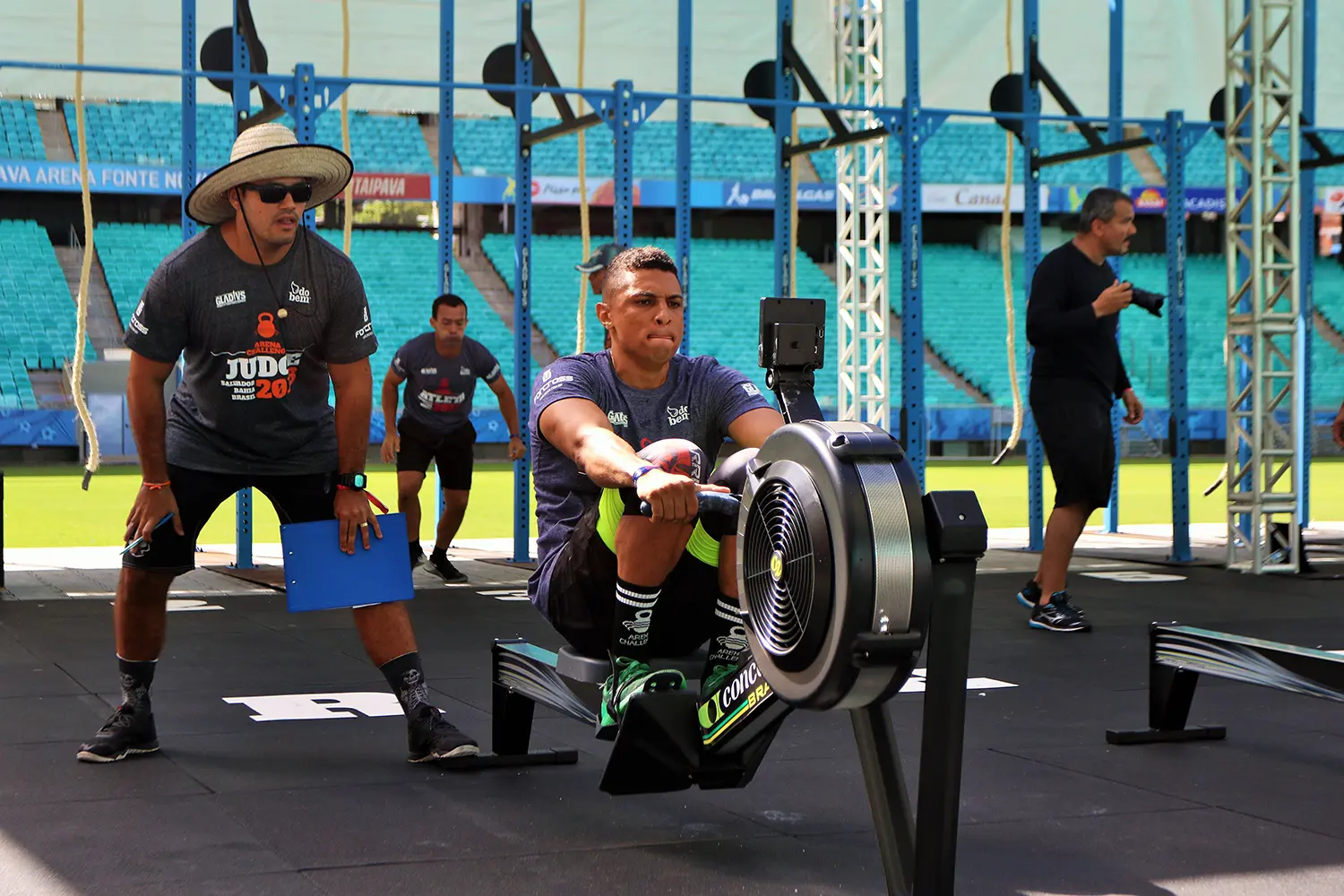 Pessoas praticando Crossfit